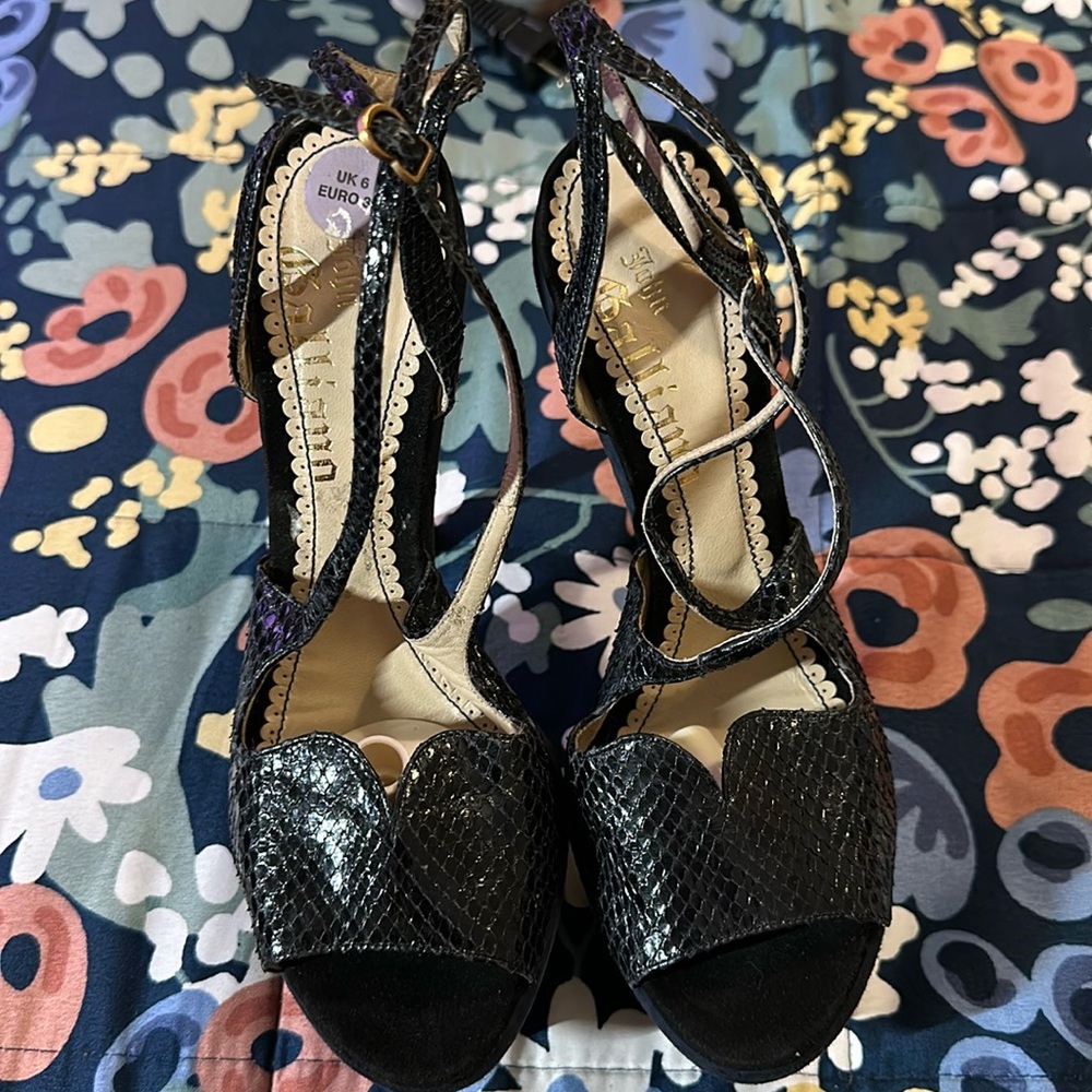 Rare JOHN GALLIANO  black and blue high heels size 39 leather